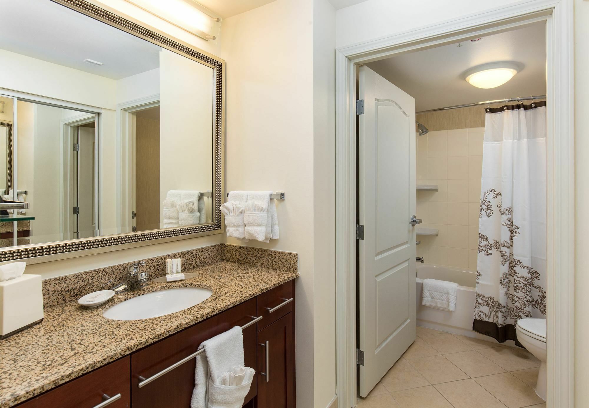Residence Inn By Marriott Springfield Old Keene Mill Екстериор снимка