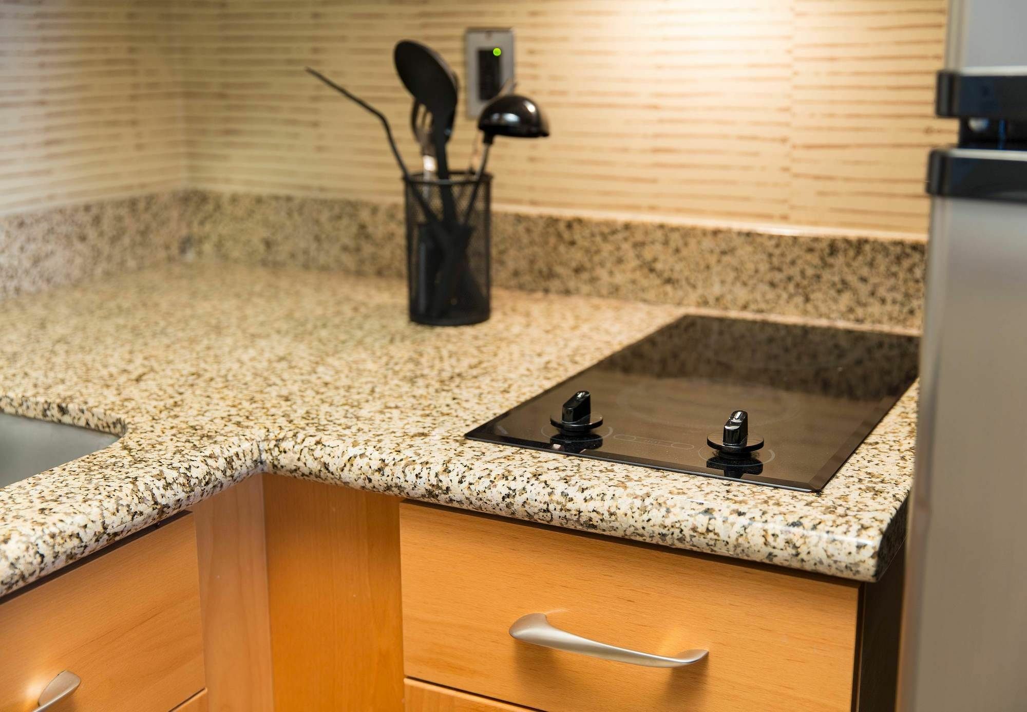 Residence Inn By Marriott Springfield Old Keene Mill Екстериор снимка