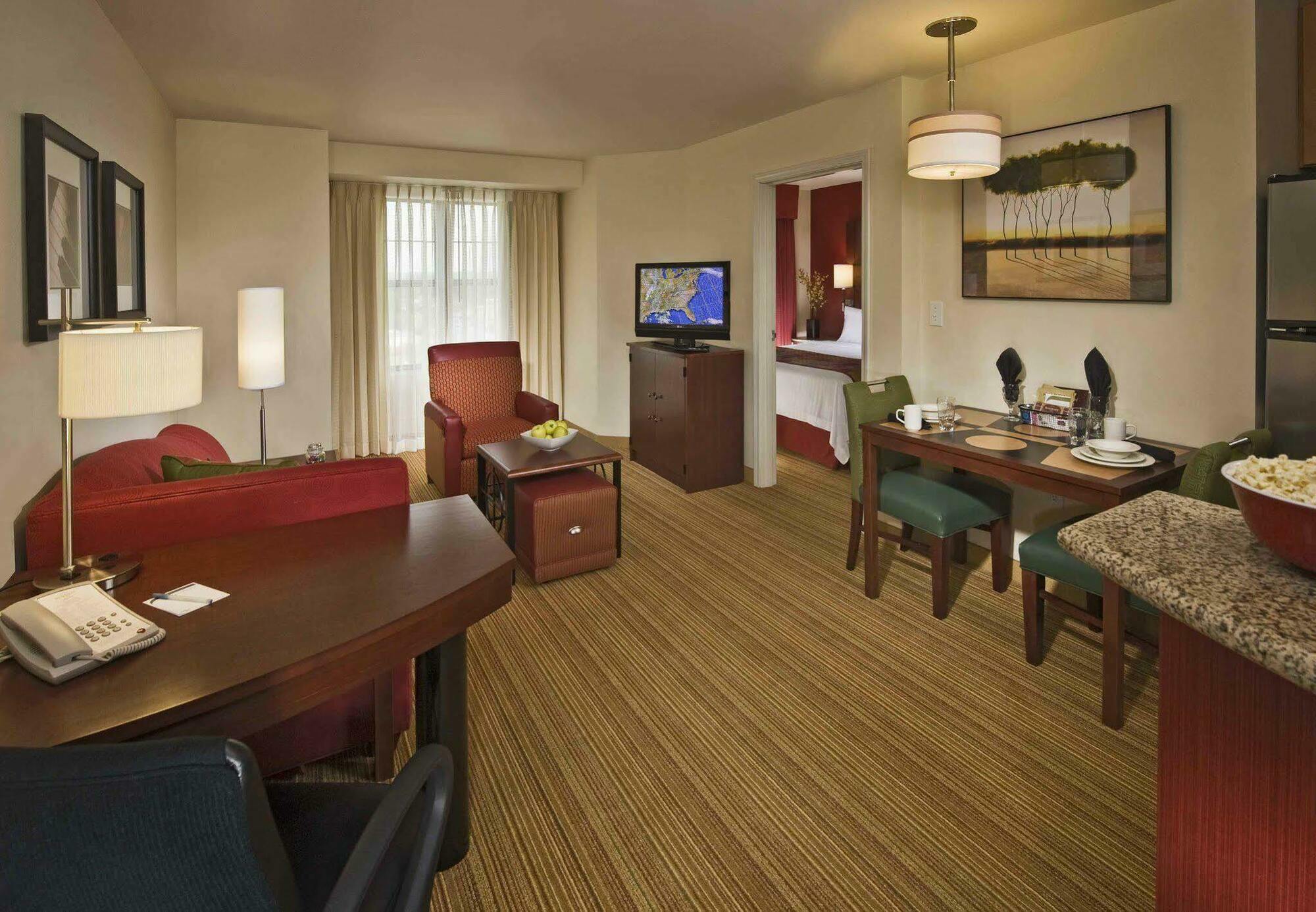 Residence Inn By Marriott Springfield Old Keene Mill Стая снимка