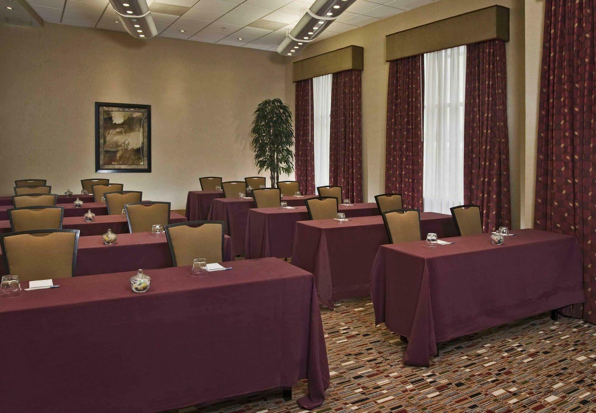 Residence Inn By Marriott Springfield Old Keene Mill Бизнес снимка